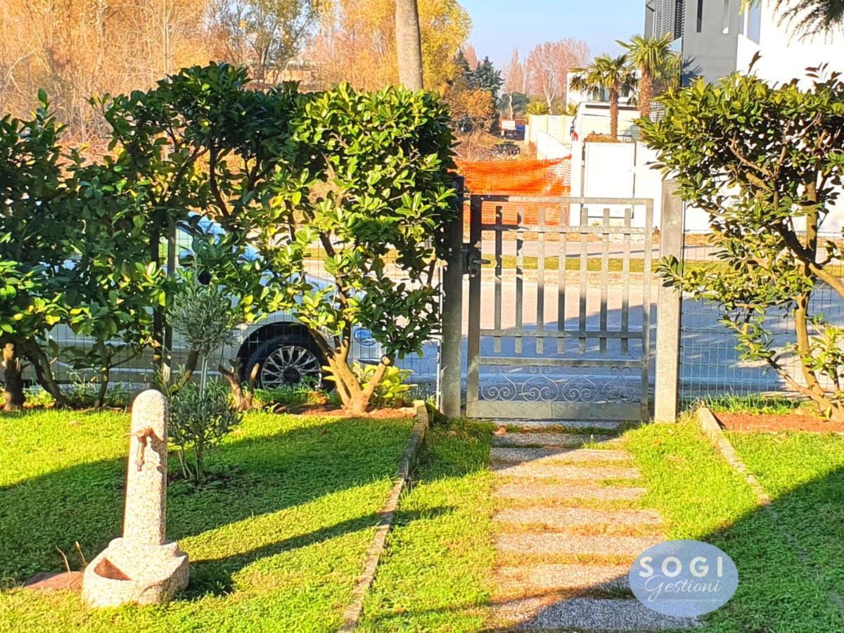 リド・ディ・イエゾロCasa Sbrindoliアパートメント エクステリア 写真